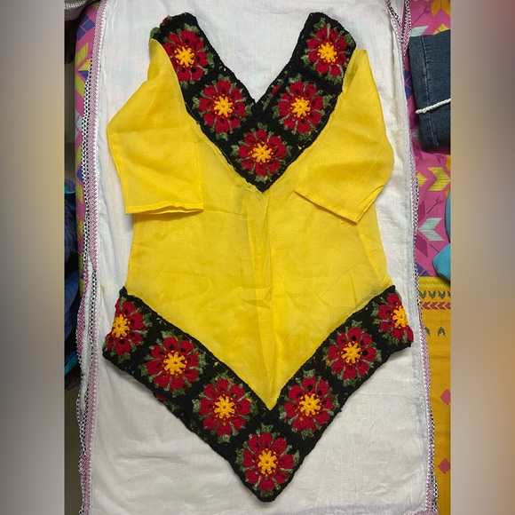 Crocheted top for woman on organdy cotton, yellow, 40 chest size - Picture 5 of 8